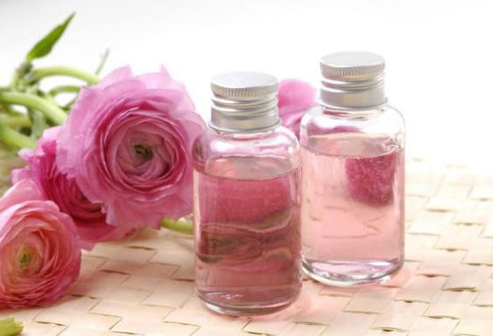 Розовая вода домашнего приготовления